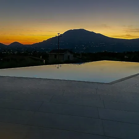 Ferienhaus Mediterranean With Panoramic Infinity Pool
