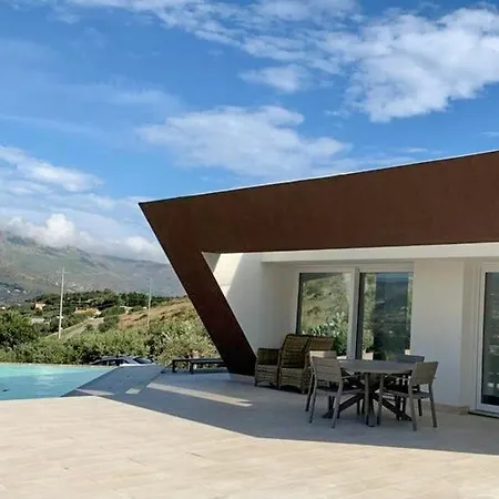 Mediterranean With Panoramic Infinity Pool Casa vacanze